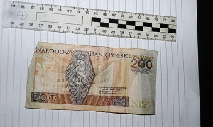 Pr&oacute;bował przekupić policjant&oacute;w