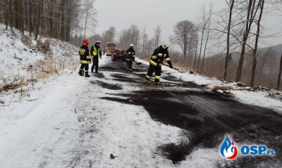 Zima daje o sobie znać - drogi śliskie i niebezpieczne.   Akcja na g&oacute;rze Jawor