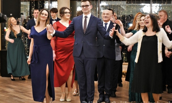 Każde pokolenie ma sw&oacute;j czas... Studni&oacute;wka LO Lesko 2022