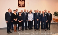 Dla dobra miasta potrzebna jest wsp&oacute;łpraca. Pierwsza sesja nowej rady miejskiej Leska