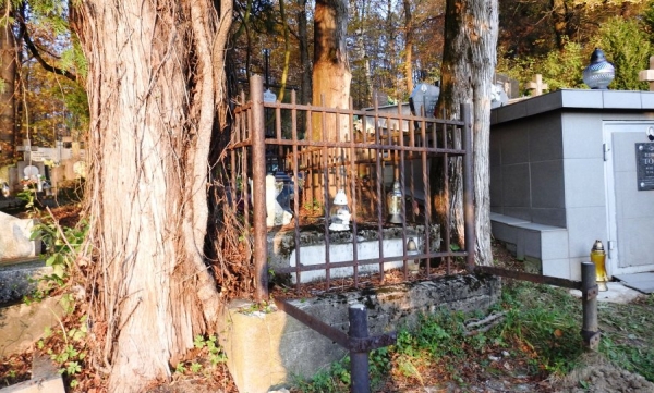 Leska nekropolia - miejsce spoczynku hrabiego Marchockiego. Wehikuł Czasu opowiada