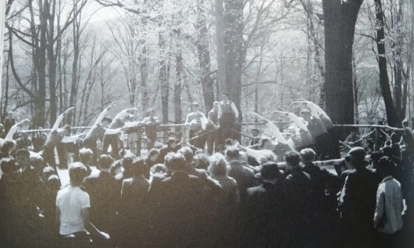 "Zielone rondo" w leskim parku - zabawa sprzed lat...