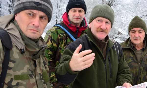 Dzięki leśnikom i RDLP w Krośnie dowiemy się prawdy. N/z Edward Marszałek rzecznik prasowy RDLP w Krośnie, Antoni Flak z leśnictwa Nasiczne oraz pracownicy IPN Rzesz&oacute;w. 