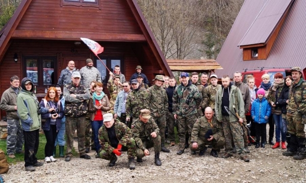 Stowarzyszenie Eksploracyjno-Historyczne &bdquo;Galicja&rdquo; zrzesza miłośnik&oacute;w historii. Wszyscy oni &bdquo;spotkali się&rdquo; na forach eksploracyjnych w Internecie. Z kilku os&oacute;b zrobiło się ponad sto. Wsp&oacute;lnie realizują swoje pasje. 